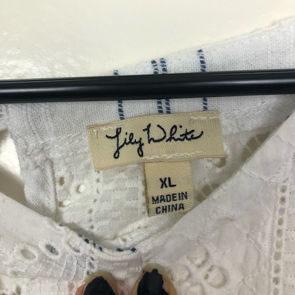 ✨Lily White Stripe Pattern Top✨ - Picture 6 of 6